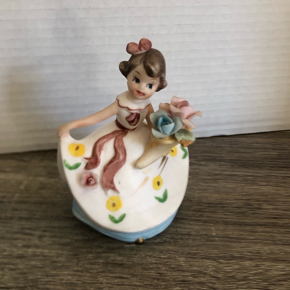 Vtg Arnart Japan Girl with Flowers Figurine